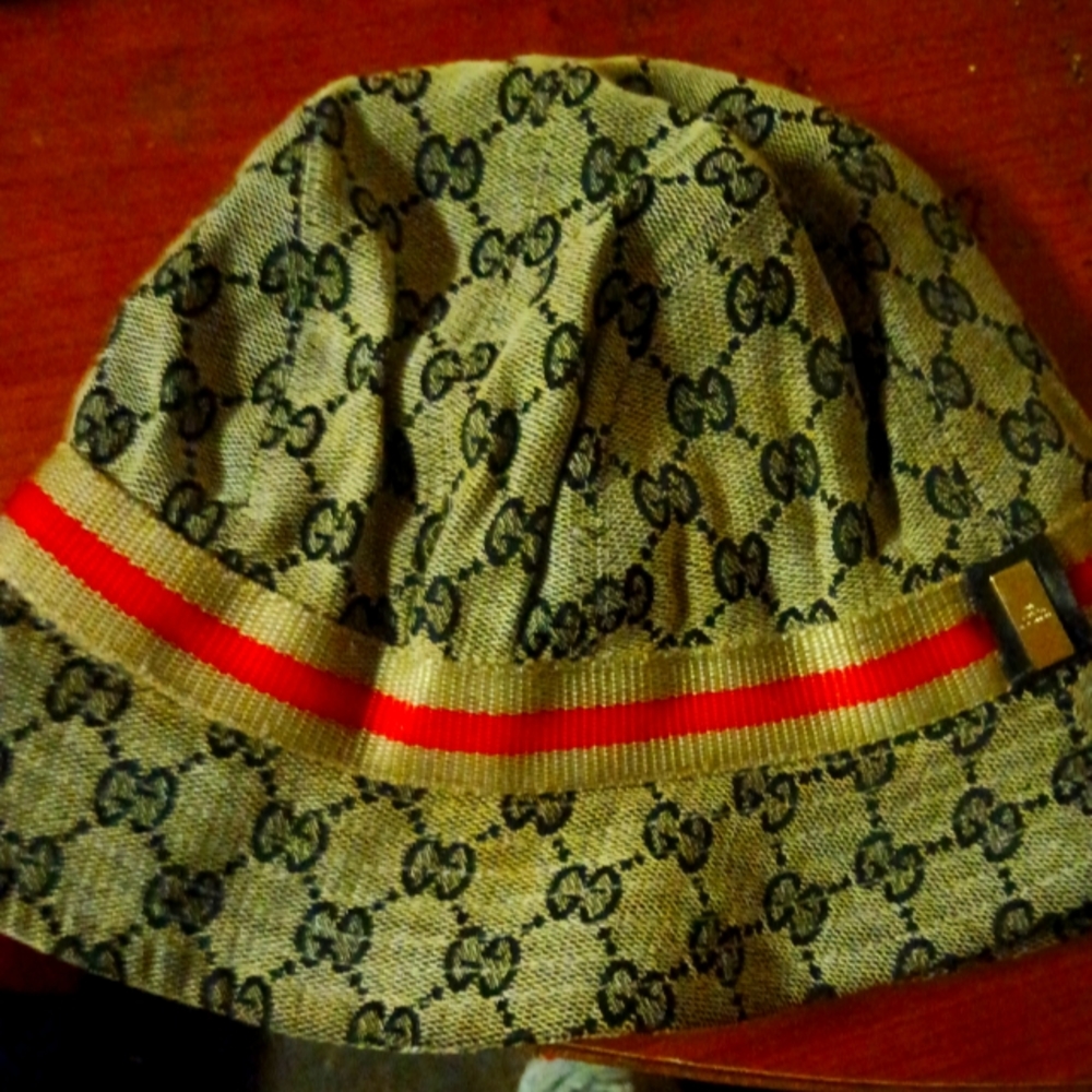 Womes Gucci bucket hat